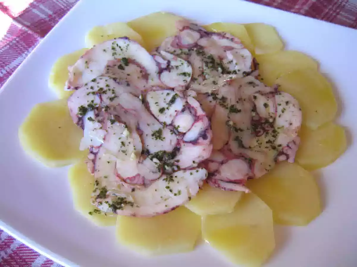 Carpaccio di polpo in letto di patate