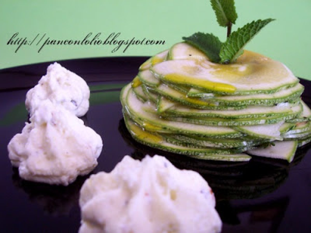Carpaccio di zucchine con mousse di feta