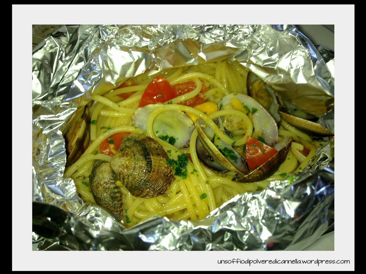 CARTOCCIO DI SPAGHETTI, COZZE E VONGOLE