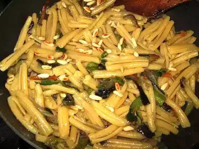 Casarecce con melanzane, zucchine e pinoli