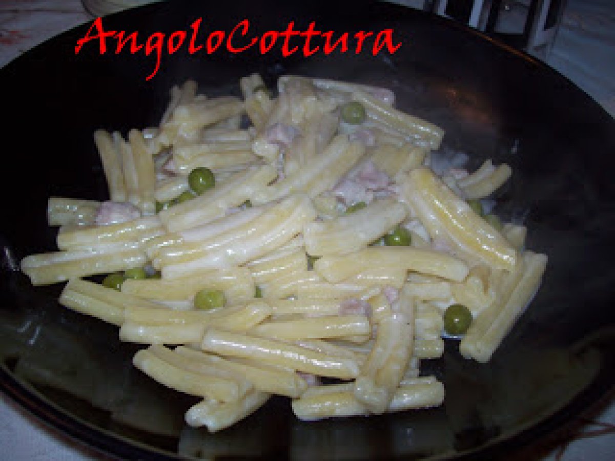 Casarecce panna, prosciutto e piselli