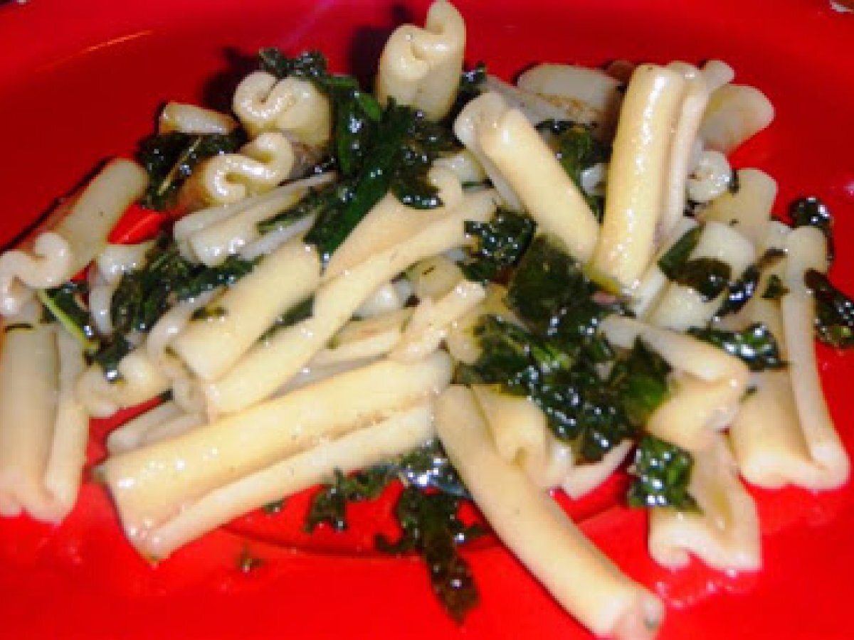 Caserecce alla bagna cauda e cavolo nero