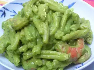 Caserecce con crema di zucchine e gamberi