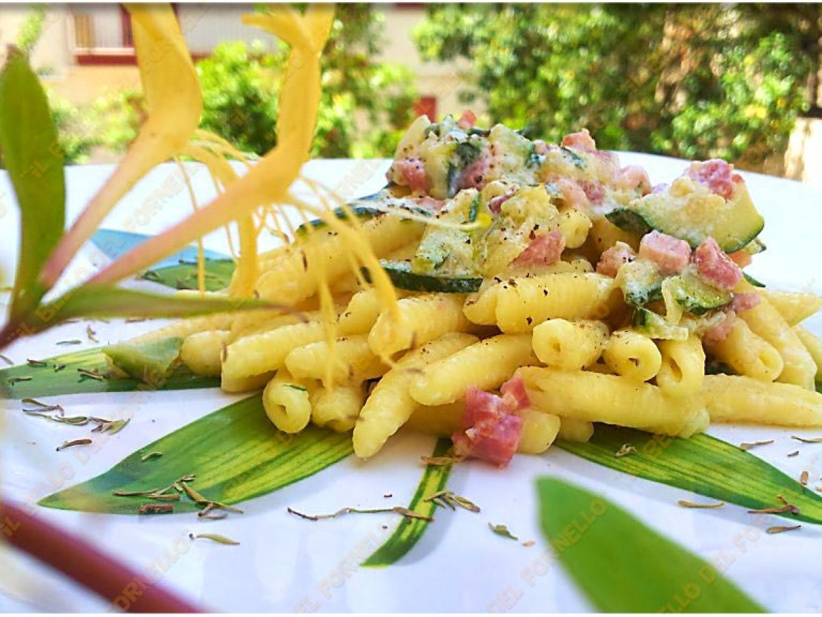 Caserecce con pancetta e zucchina