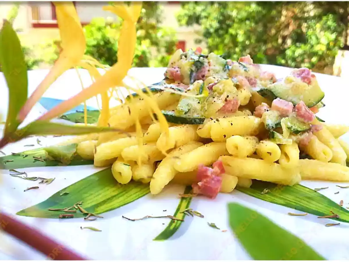 Caserecce con pancetta e zucchina