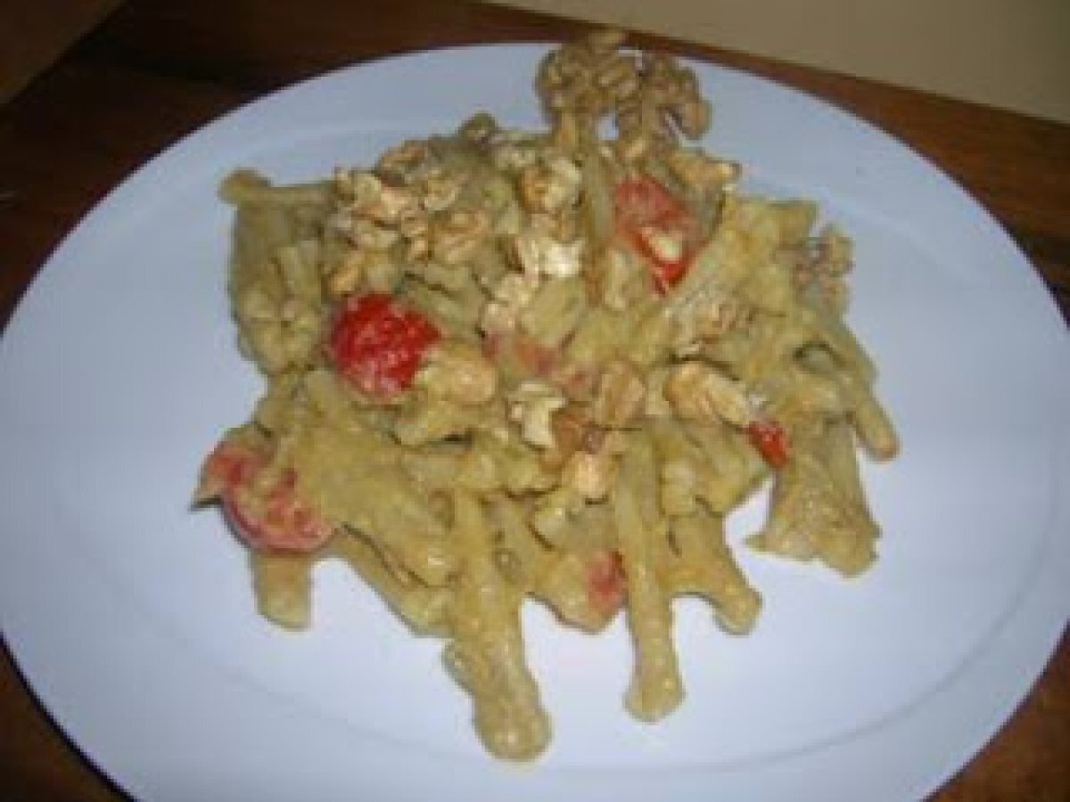 Casereccie con crema di carciofi e noci