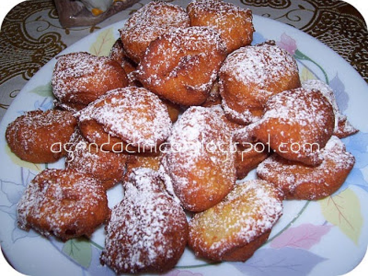 CASTAGNOLE ALLA RICOTTA E AMARETTI/GOGOSI CU RICOTTA (URDA) SI AMARETTI