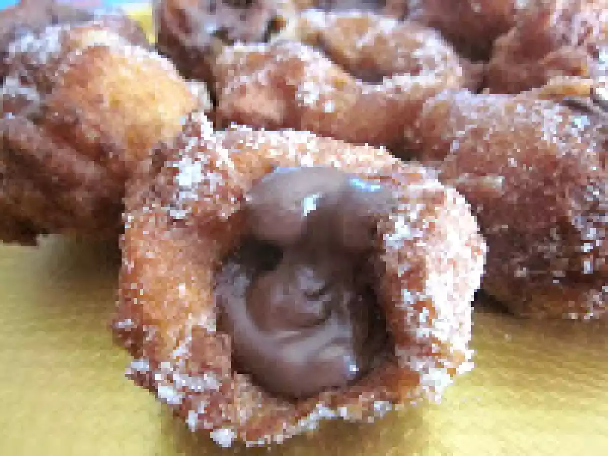 CASTAGNOLE CON CREMA AL LIMONE