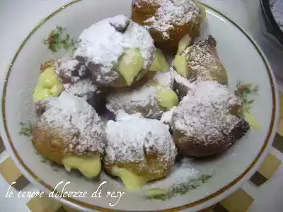 Castagnole ripiene di crema pasticcera