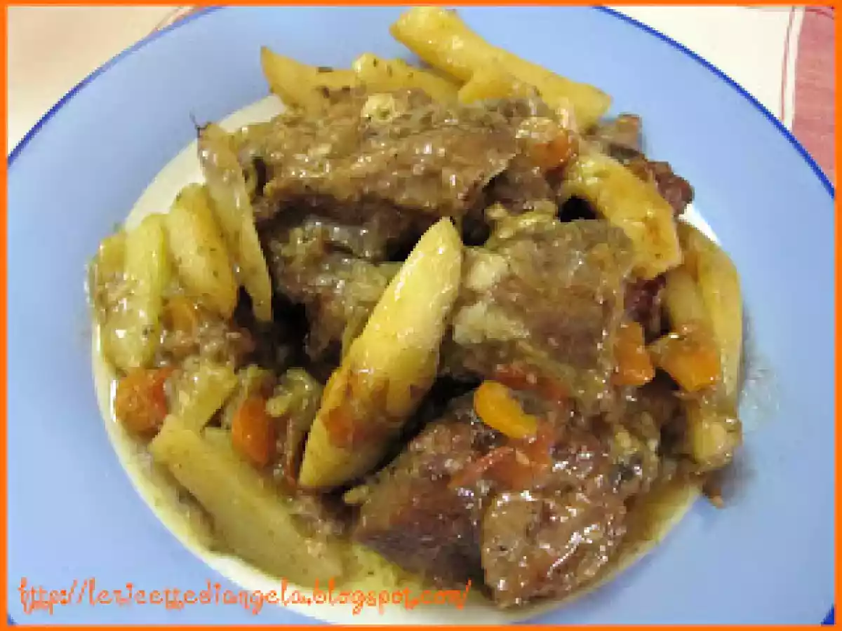 CASTRATO (AGNELLONE) AL FORNO CON PATATE.