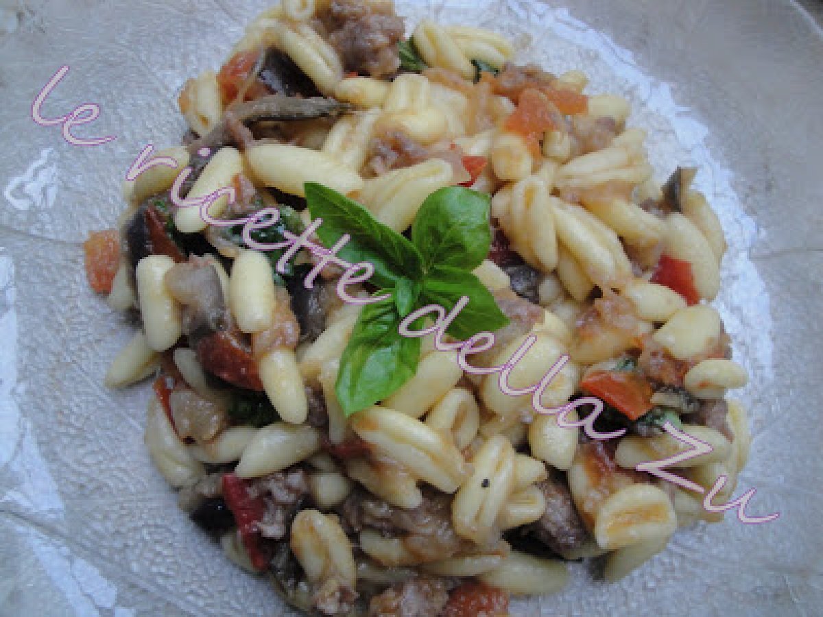 Cavatelli al sugo di Melanzane, Salsiccia e Pomodoro fresco