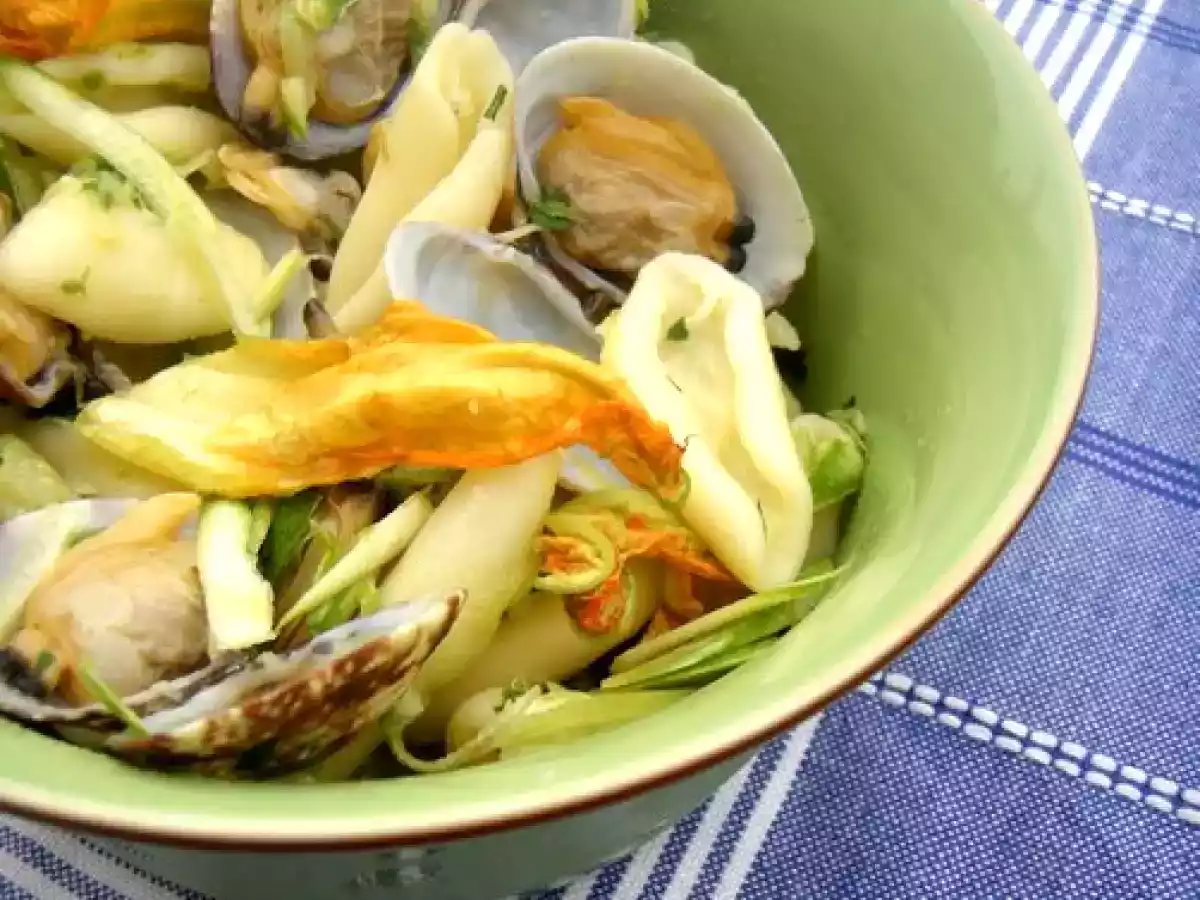 Cavatelli alle vongole e fiori di zucca _ Kagylòs, cukkini viràgos tèszta