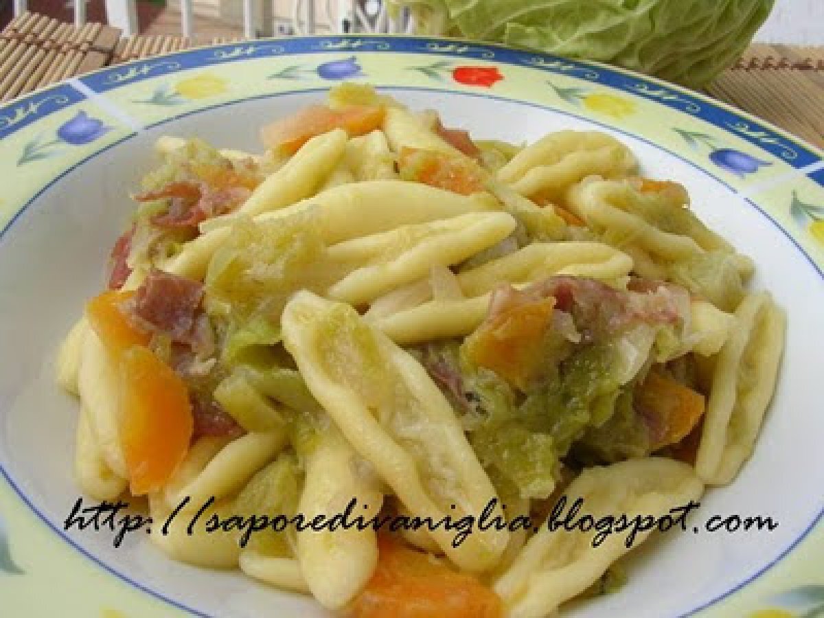 Cavatelli con verza, carote e speck