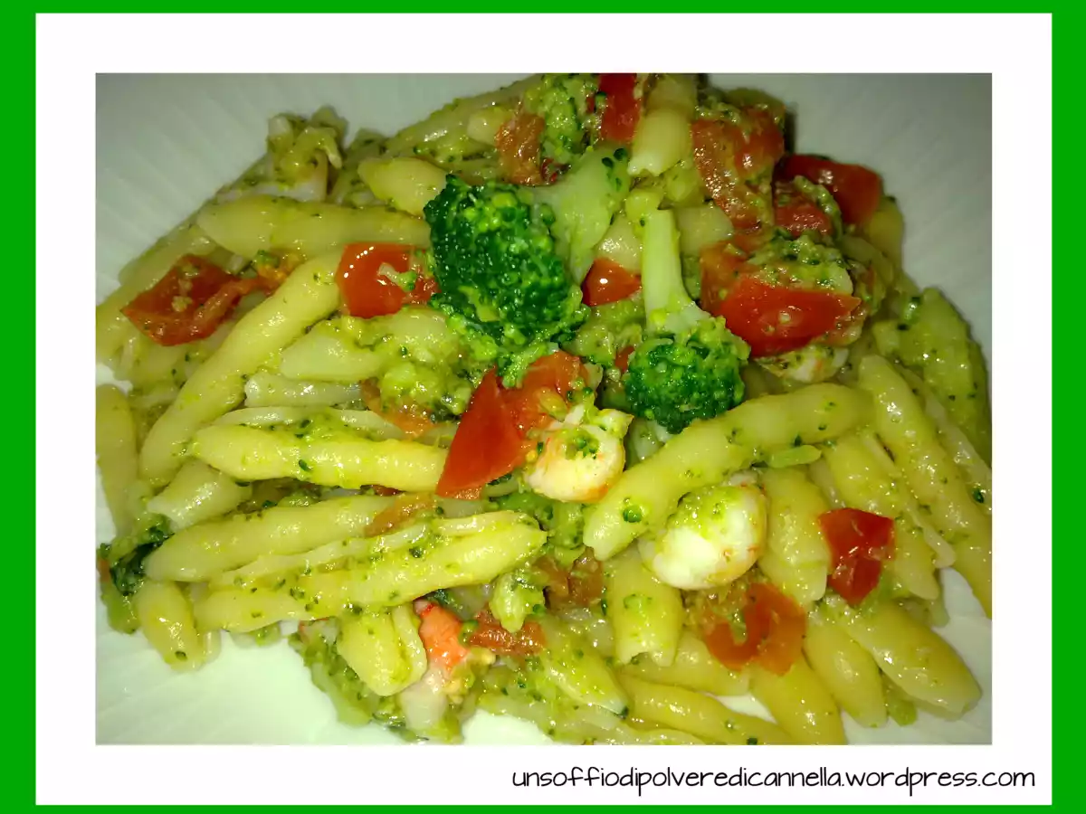 CAVATELLI MURGIANI CON BROCCOLI E GAMBERETTI