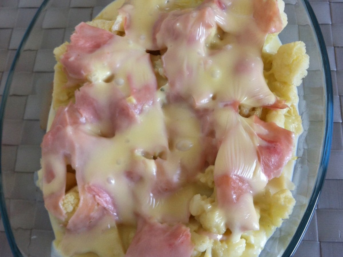 Cavolfiore con prosciutto e besciamella light