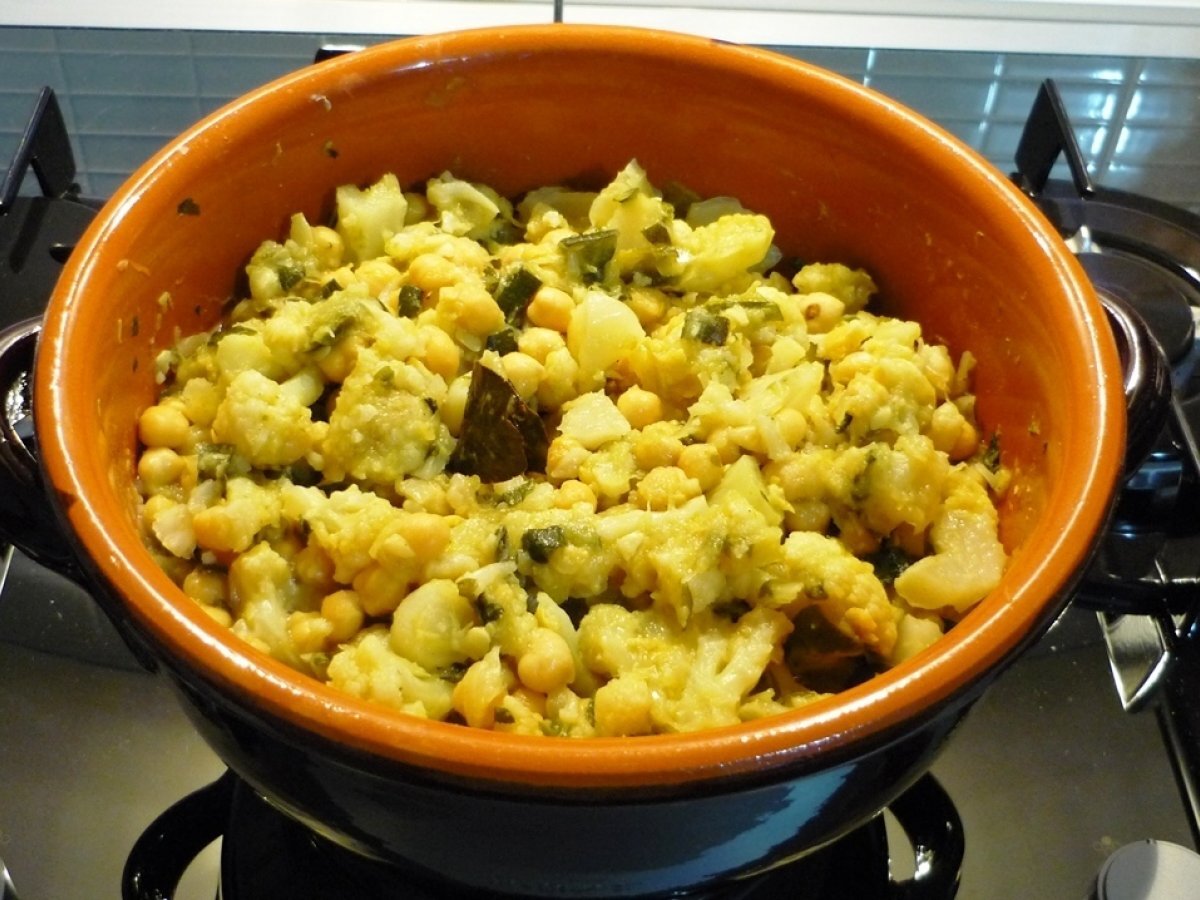 Ceci con cavolfiori e zucchine