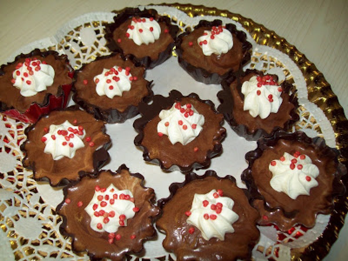 CESTINI DI CIOCCOLATO CON MOUSSE AL CAFFE'