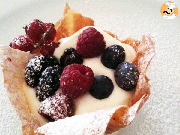 Cestini di pasta fillo con crema al mascarpone e frutti di bosco