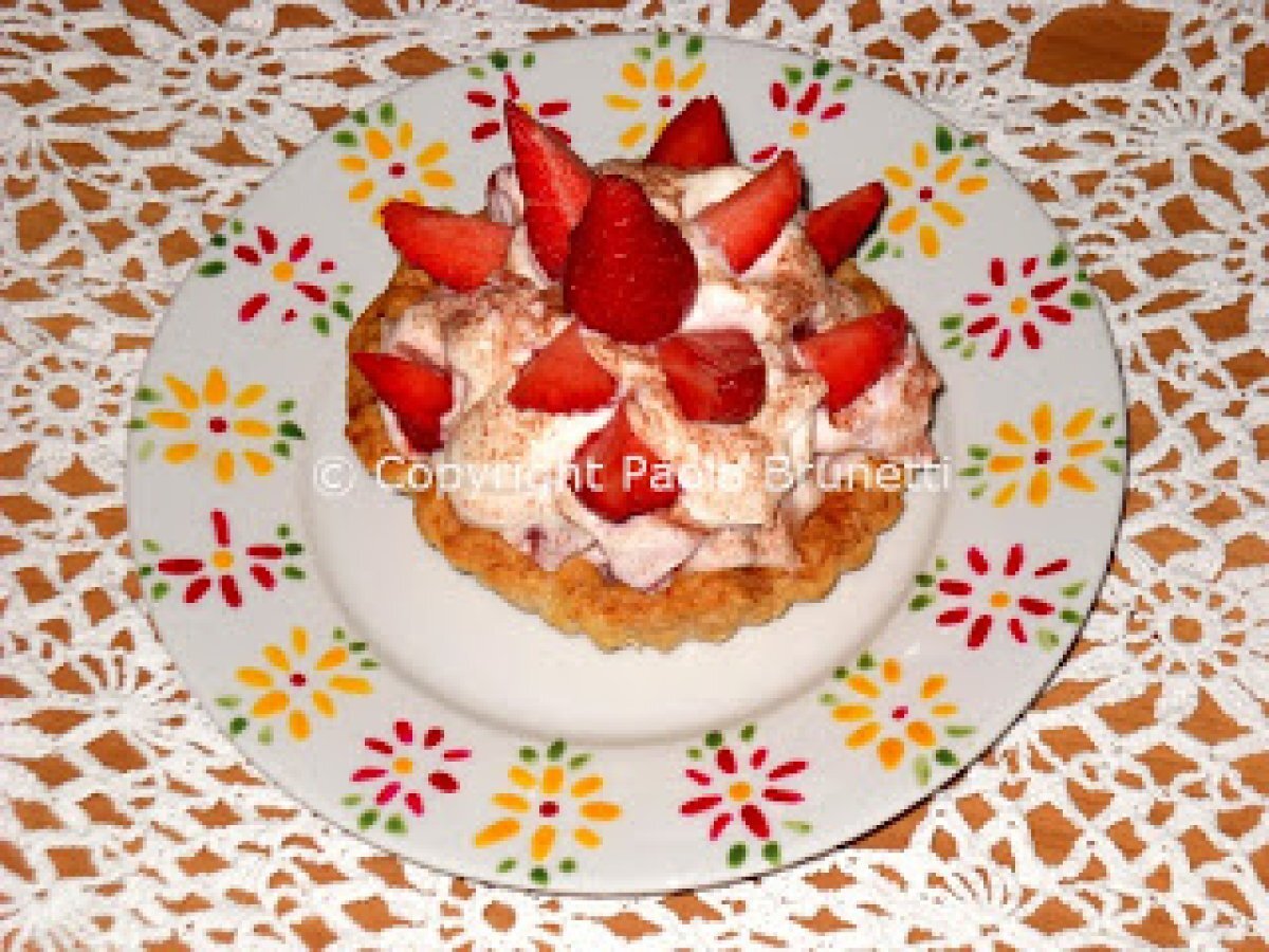 Cestino di pasta sfoglia con mousse di mascarpone e fragole