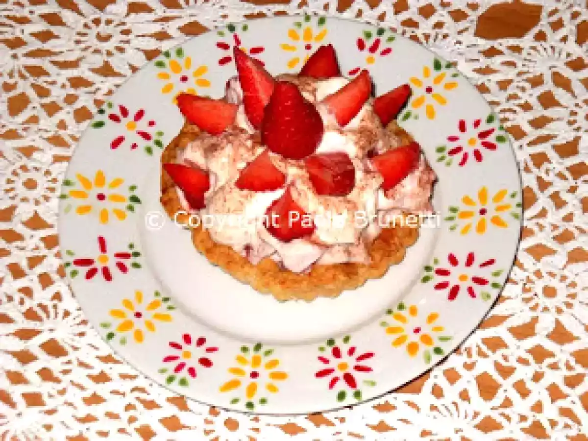 Cestino di pasta sfoglia con mousse di mascarpone e fragole