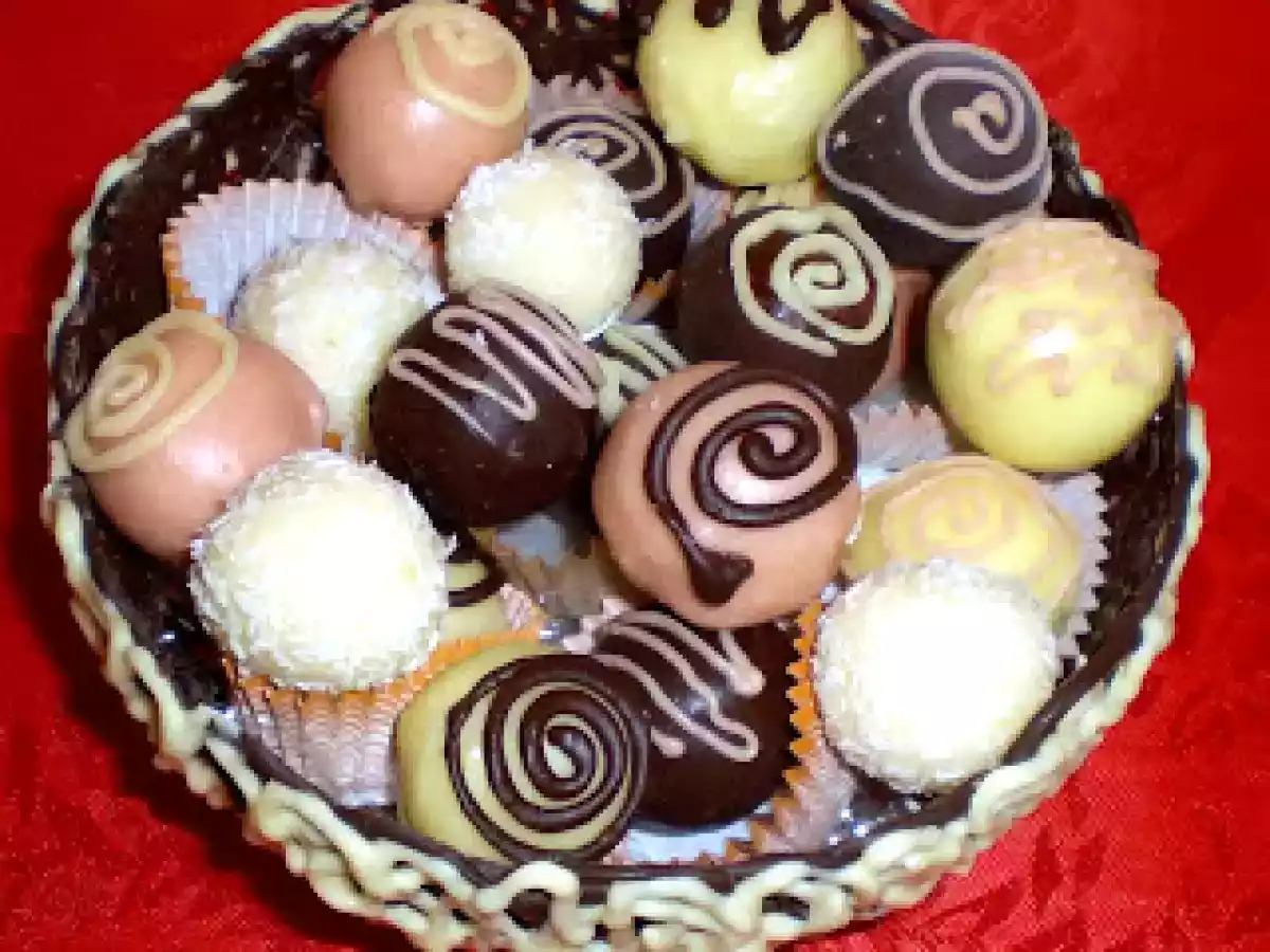 Cestino Filigranato Di Cioccolato Con Truffes