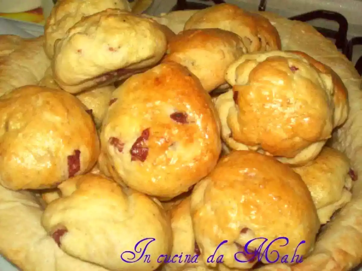 Cesto di pasta di pane con panini - foto 2