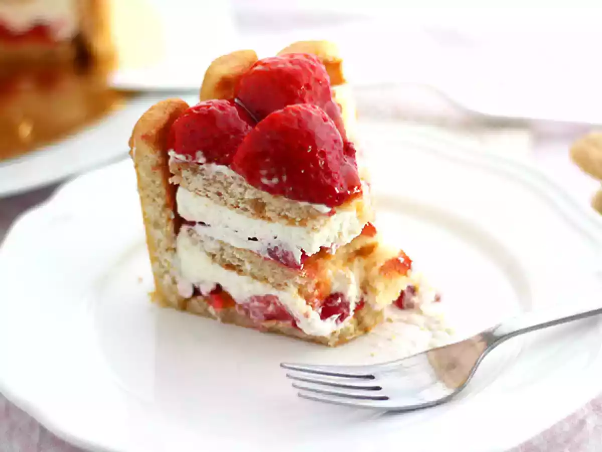 Charlotte alle fragole, una ricetta facile e di grande effetto - foto 3