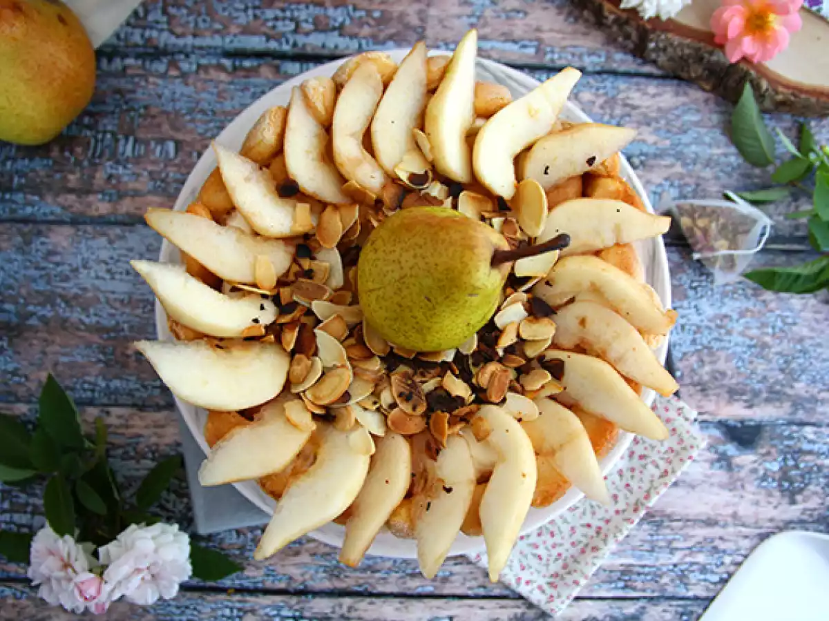 Charlotte alle pere con lamelle di mandorle tostate - foto 2