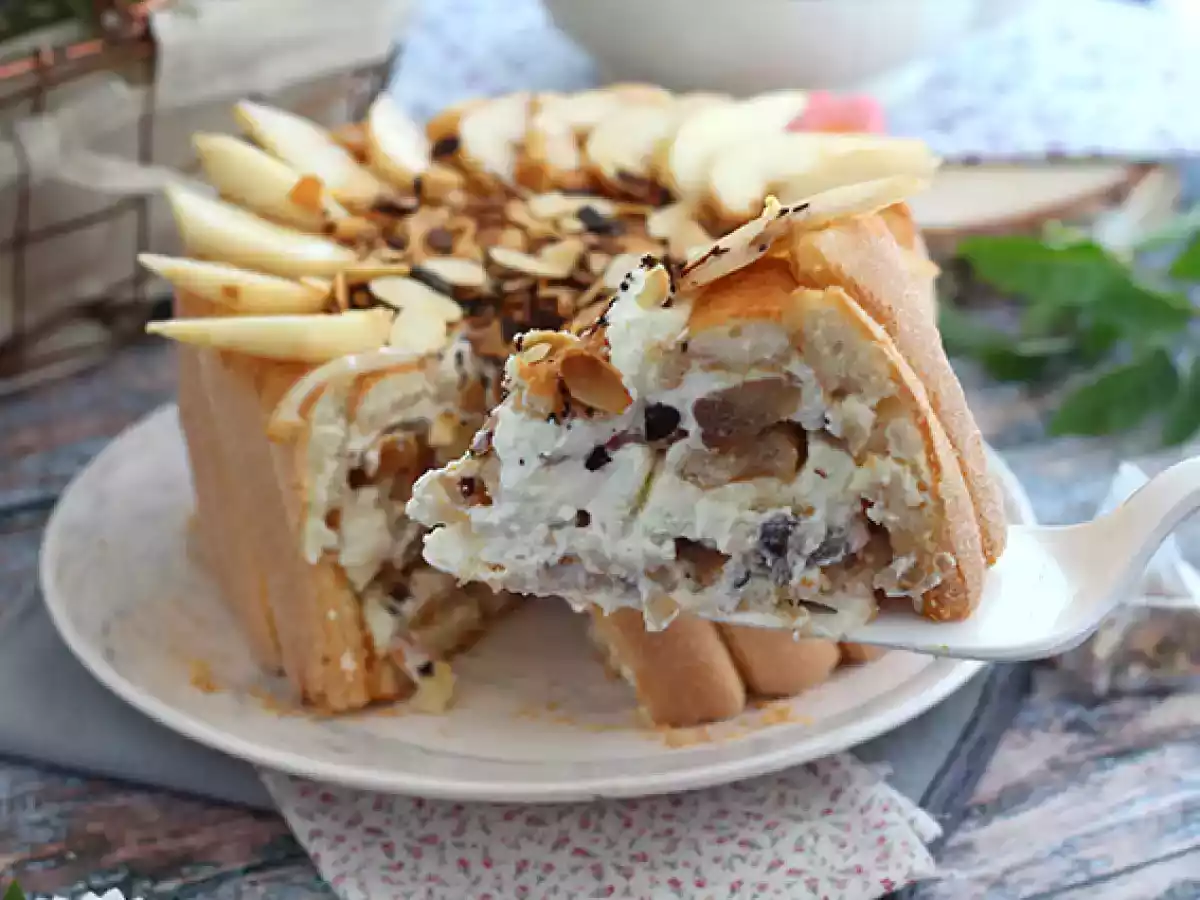 Charlotte alle pere con lamelle di mandorle tostate - foto 4