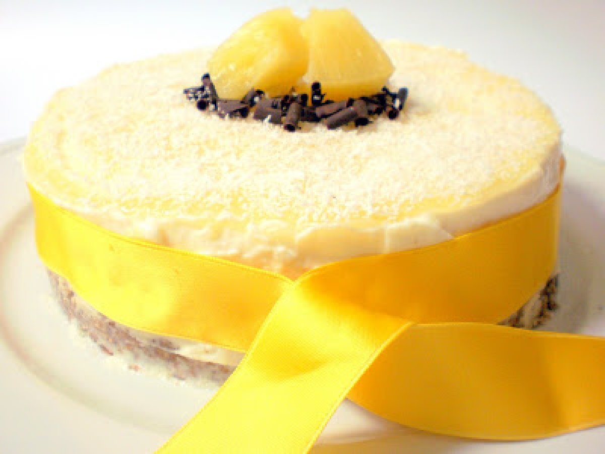 Cheese cake al cioccolato bianco e ananas con profumo di cocco e rum