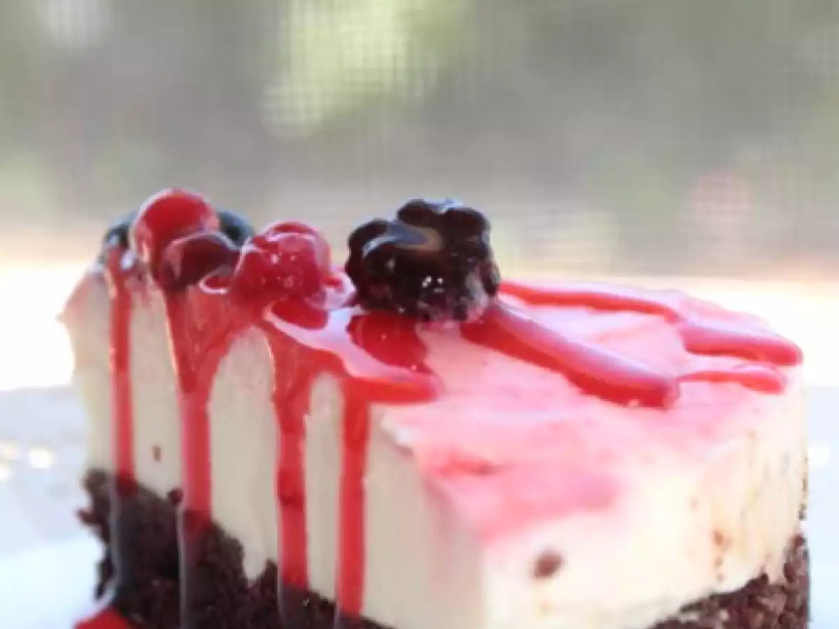 Cheesecake al cioccolato bianco e frutti di bosco