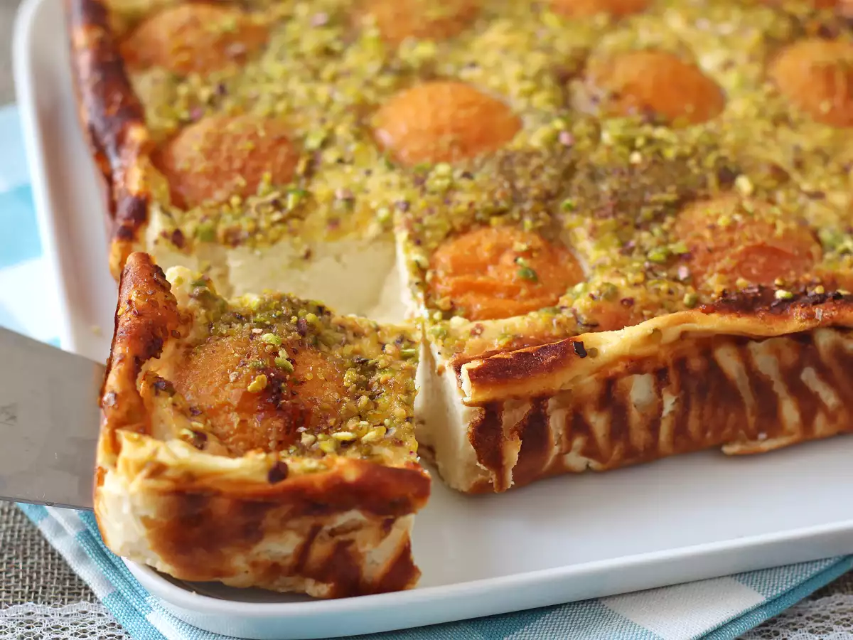 Cheesecake alle albicocche e pistacchi al forno: cremosa e facile da preparare - foto 2