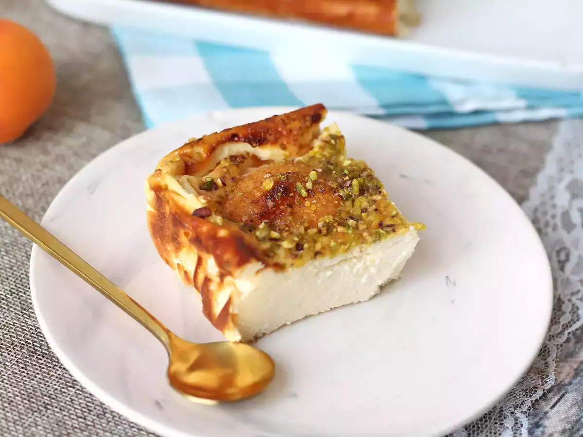 Cheesecake alle albicocche e pistacchi al forno: cremosa e facile da preparare - foto 3