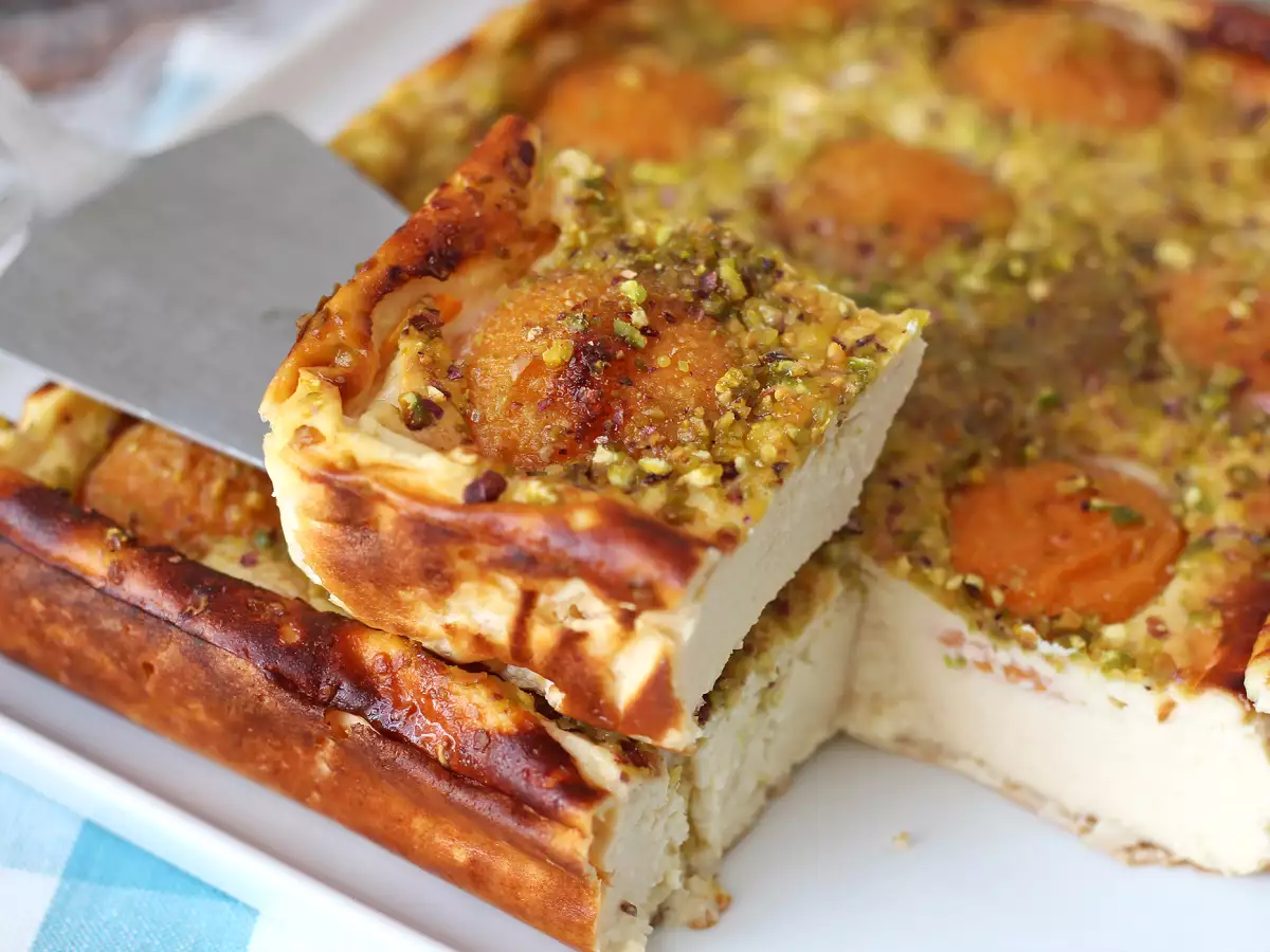 Cheesecake alle albicocche e pistacchi al forno: cremosa e facile da preparare - foto 8