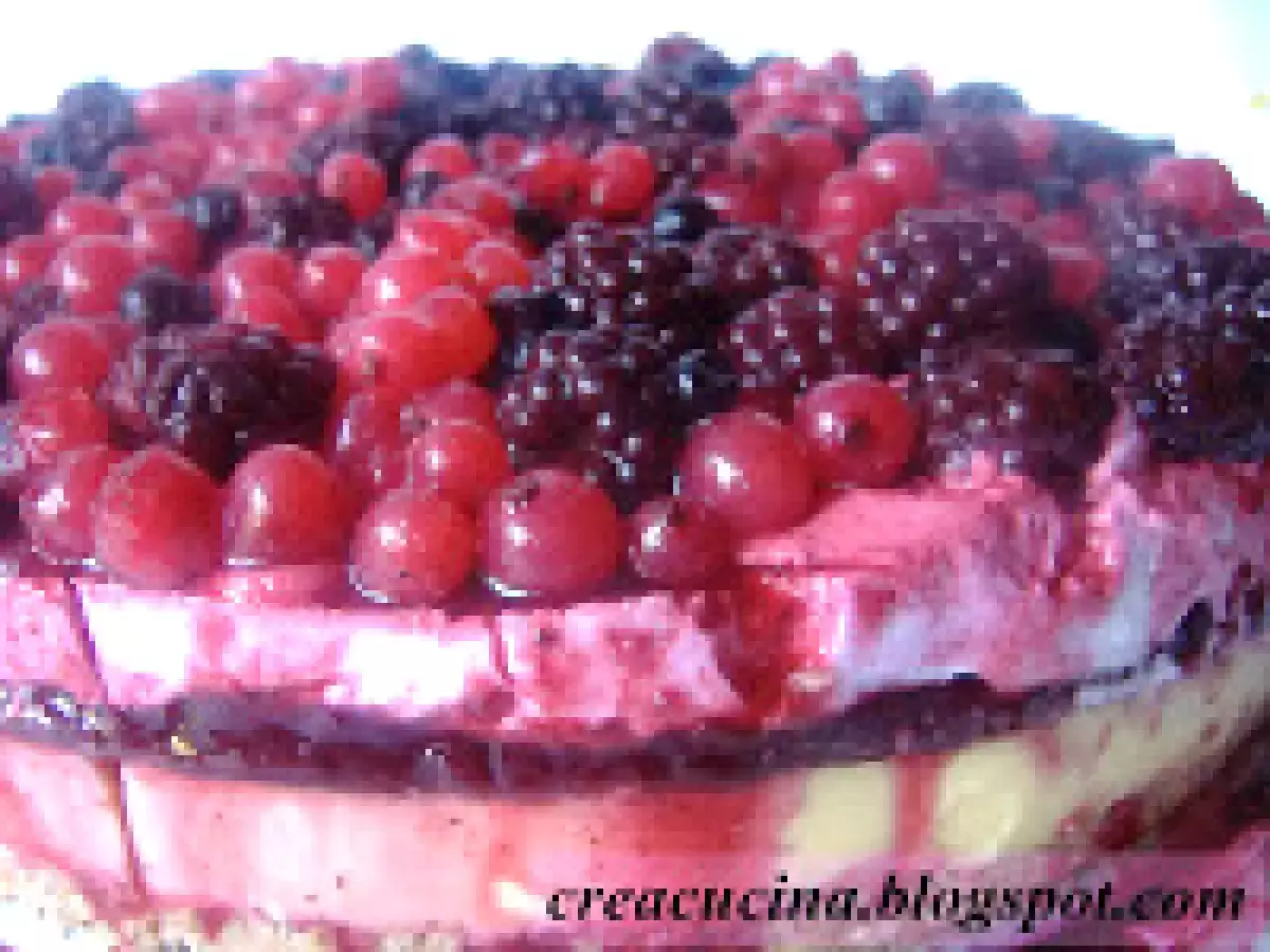 CHEESECAKE CON PANNA E FRUTTI DI BOSCO - foto 3