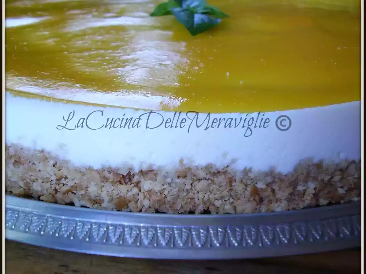 Cheesecake freddo con yogurt e gelatina alle pesche