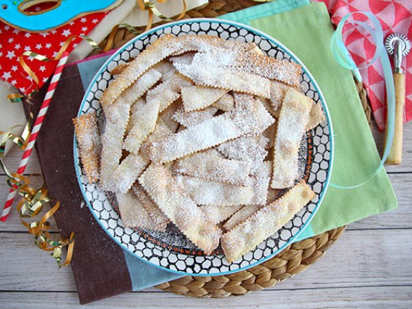 Chiacchiere di Carnevale al forno Chiacchiere di Carnevale al forno