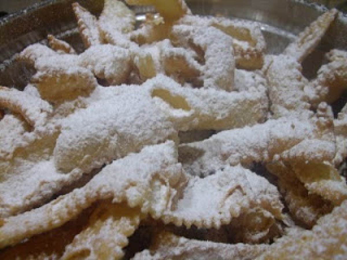 Chiacchiere di carnevale: un impasto particolare da provare assolutamente! - foto 2