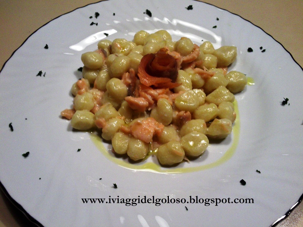 CHICCHE DI PATATE AL SALMONE