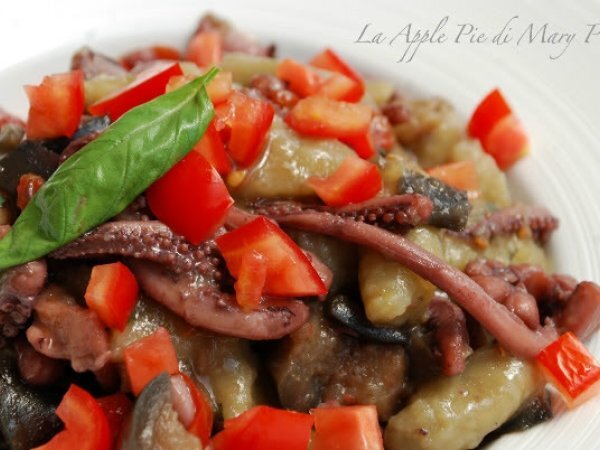 Chicche di patate e melanzane al sugo di moscardini e melanzane