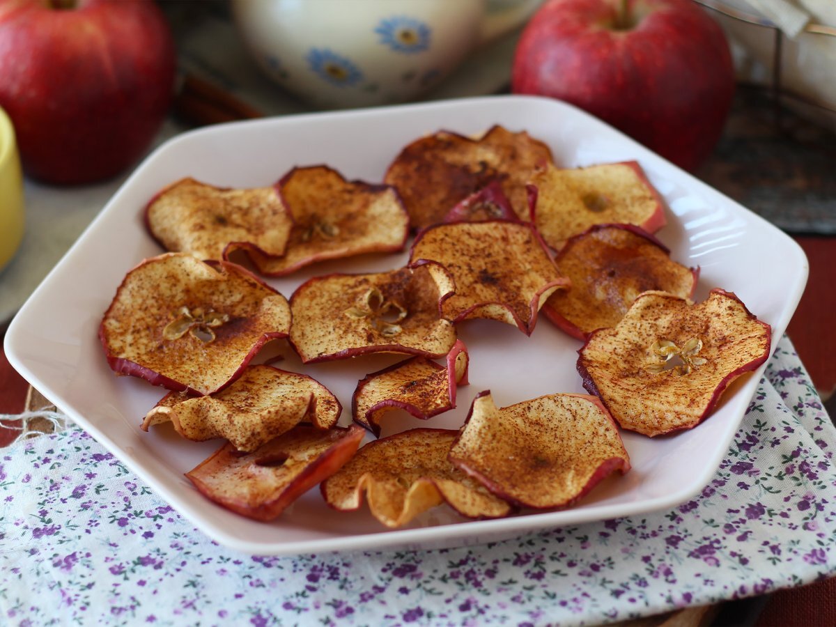 Chips di mele con la friggitrice ad aria