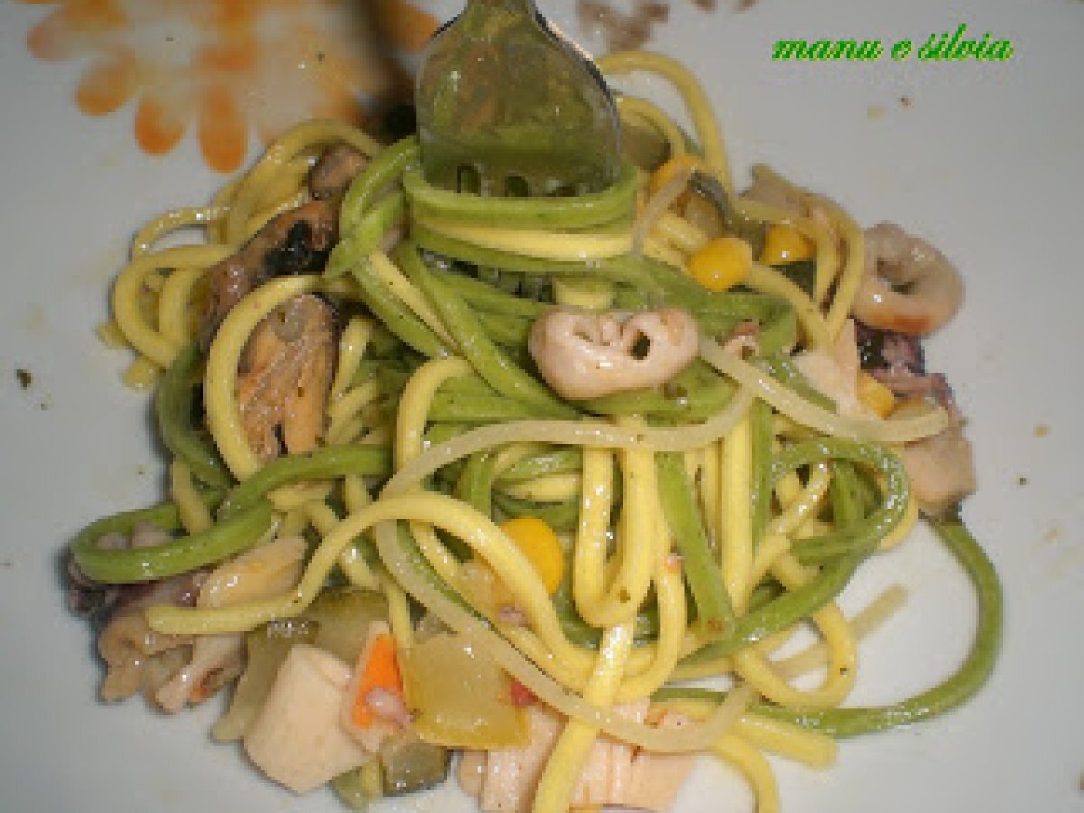 Chitarrine paglia e fieno al ragù di mare