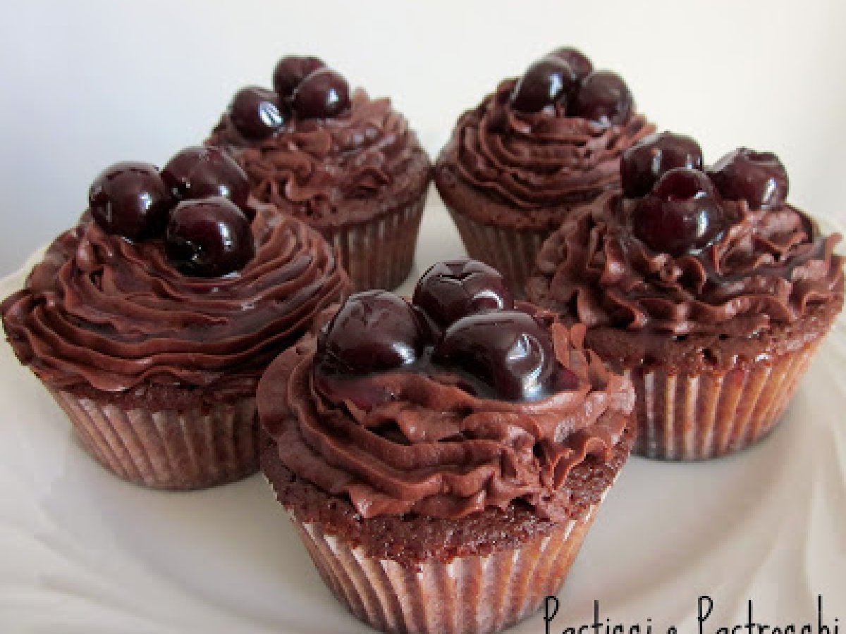 CHOCOLATE CHERRY CUPCAKES