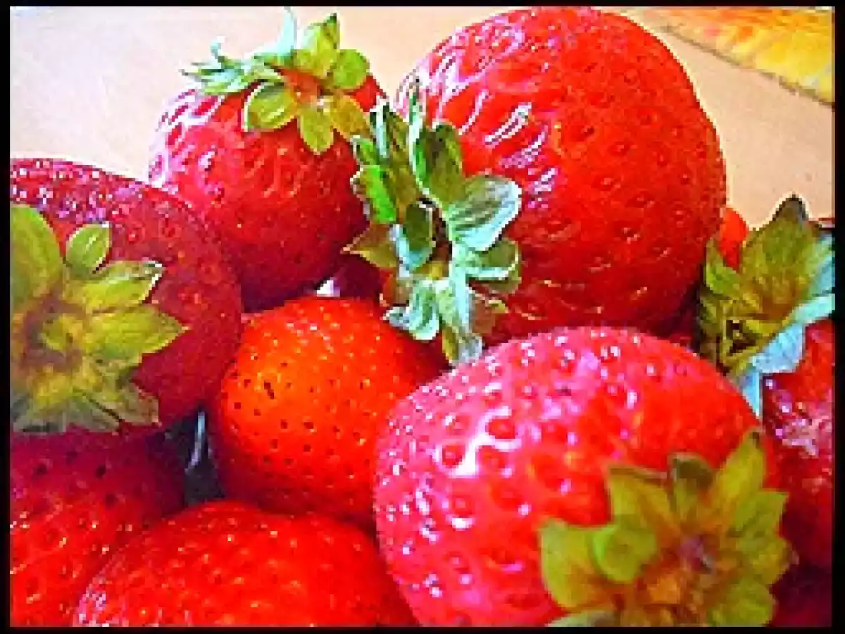 Cialde di biscotto con gelato di panna e fragole - foto 3