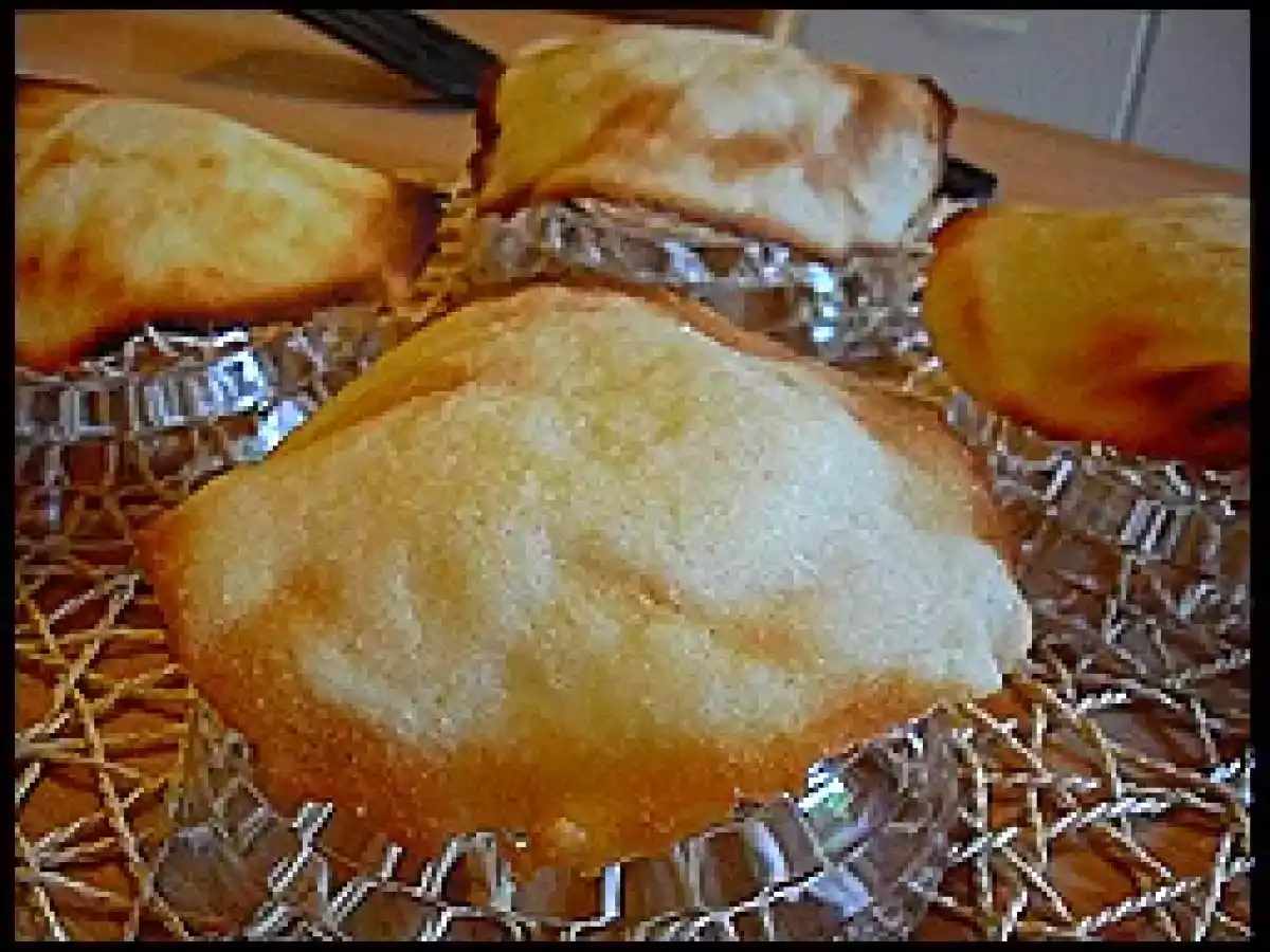 Cialde di biscotto con gelato di panna e fragole - foto 4