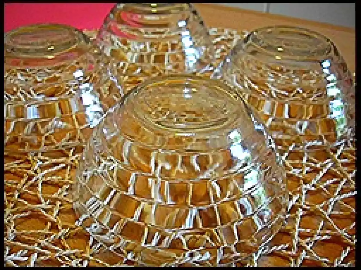 Cialde di biscotto con gelato di panna e fragole - foto 5