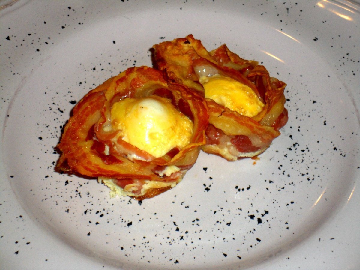 Cialde di pancetta croccante con uovo