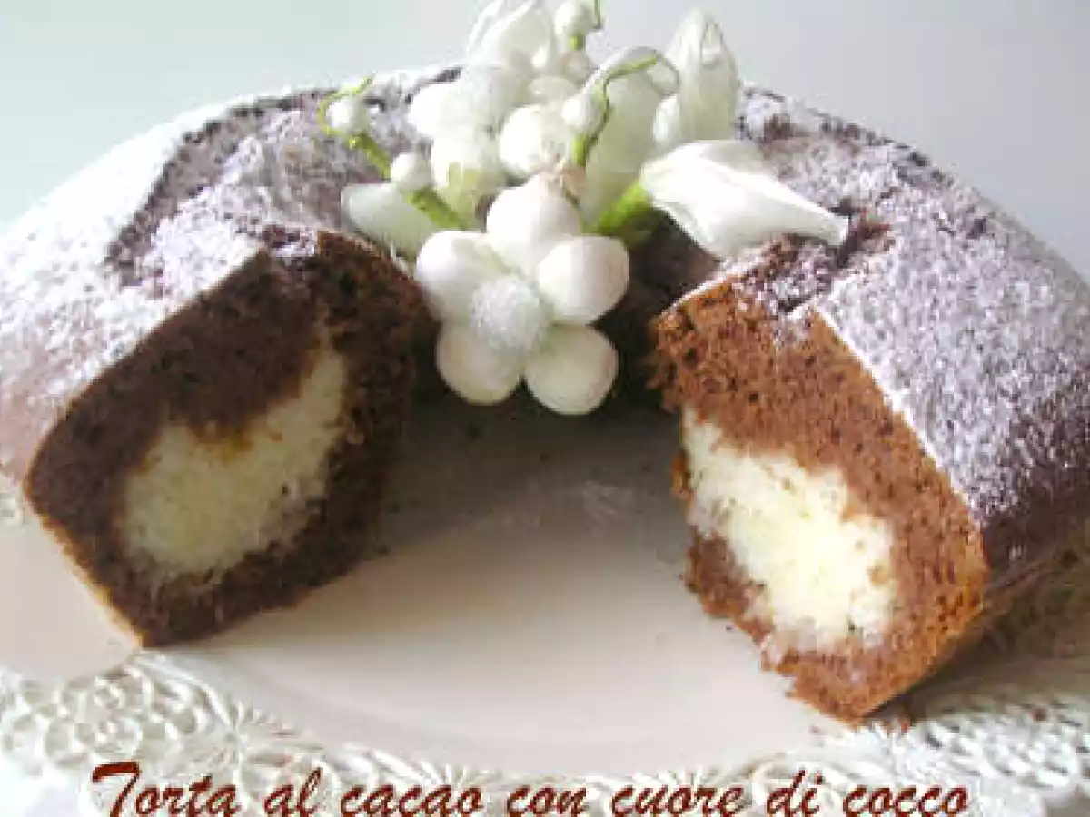 Ciambella al cacao con cuore di cocco