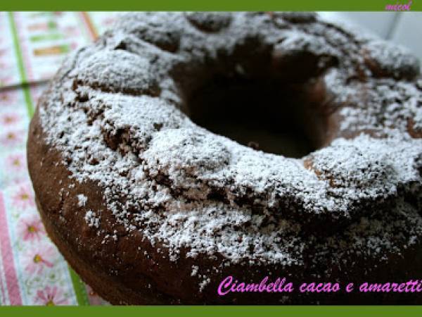 Ciambella cacao e amaretti