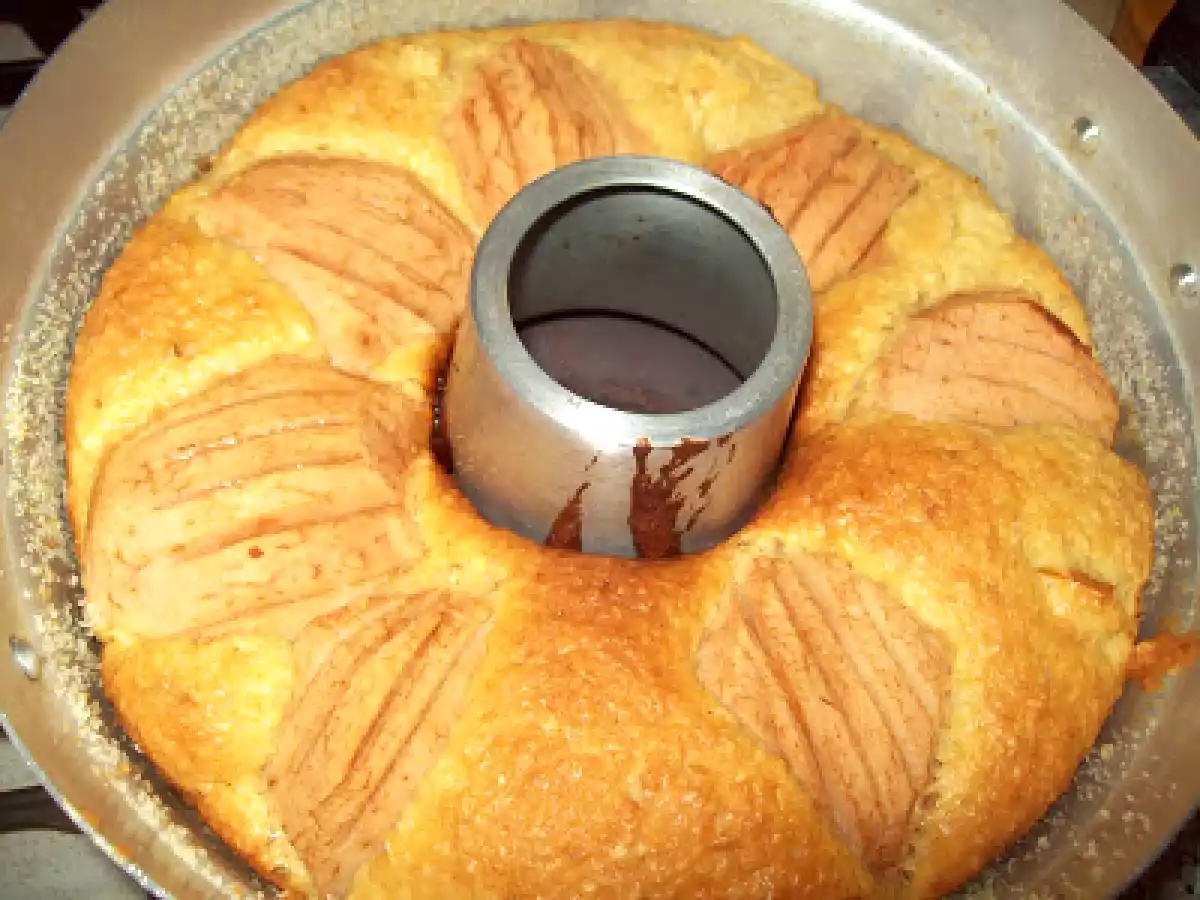 CIAMBELLA CON MELE E COCCO